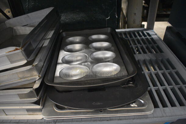 ALL ONE MONEY! Tier Lot of Various Metal Items Including Trays, Baking Pans and Cake Collars - Image 2 of 6