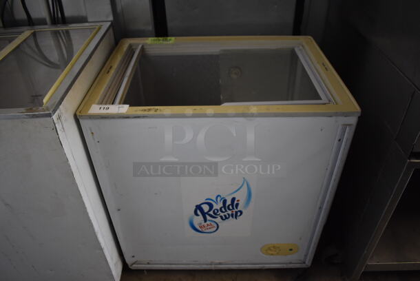 SC-142 Metal Chest Cooler Merchandiser on Commercial Casters. 115 Volts, 1 Phase. 29x21.5x32. Tested and Working!