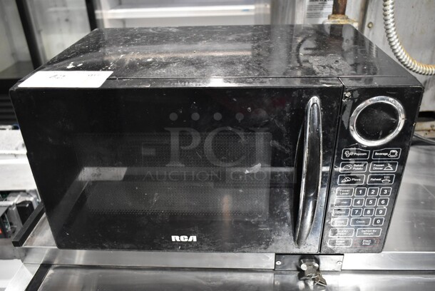 RCA RMW953-BLACK Countertop Microwave Oven w/ Plate. 120 Volts, 1 Phase. 