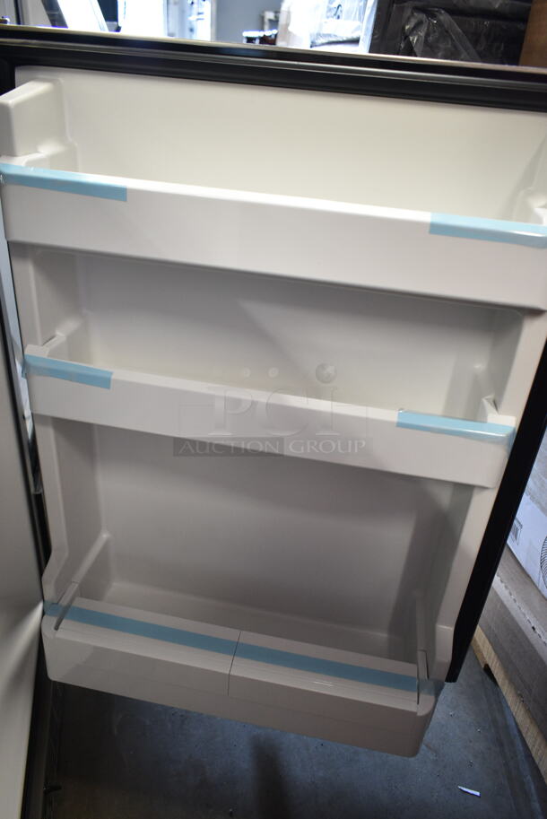 BRAND NEW SCRATCH AND DENT! Whynter DAR055D1BSSPR Metal Commercial Mini Cooler. 115 Volts, 1 Phase. 24x24x34.5. Tested and Working! - Image 4 of 5
