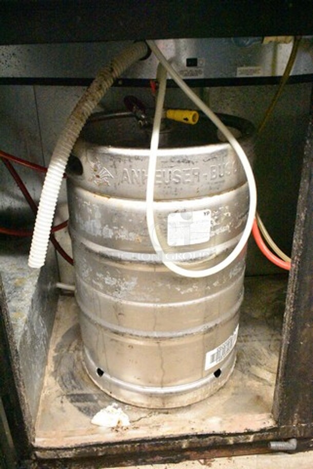 True TDD-2 Metal Commercial 2 Door Direct Draw Kegerator w/ 2 Beer Tower. 115 Volts, 1 Phase. Tested and Working! - Image 6 of 9