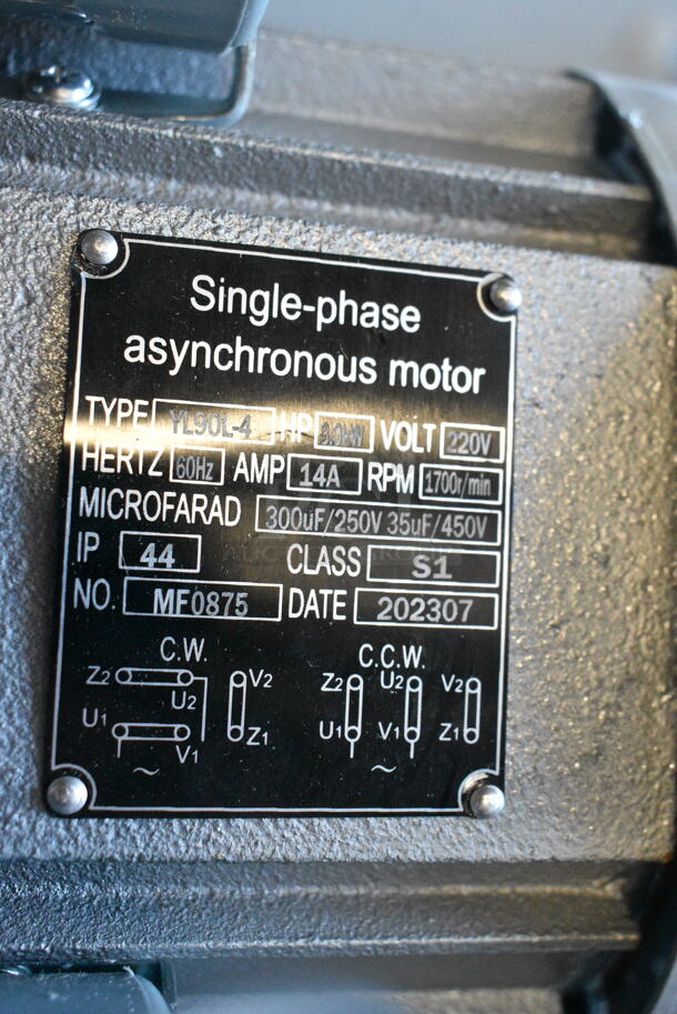 BRAND NEW SCRATCH AND DENT! YL90L-4 Asynchronous Motor. 220 Volts, 1 Phase.  - Image 4 of 5