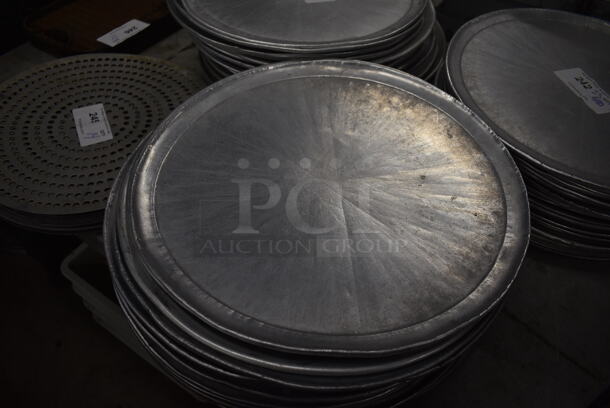 30 Metal Round Pizza Pans. 17x17x0.5. 30 Times Your Bid! - Image 2 of 3