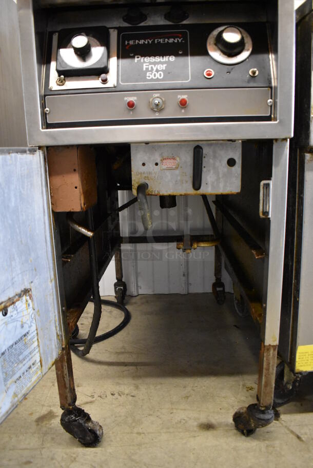 Henny Penny 500 Stainless Steel Commercial Electric Powered Floor Style Pressure Fryer on Commercial Casters. 220 Volts, 3 Phase. 18x37x61.5 - Image 7 of 9