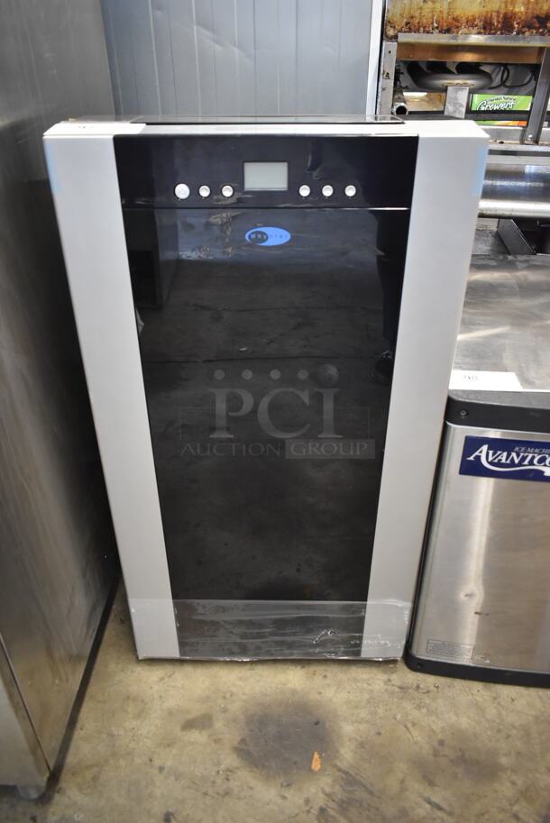 BRAND NEW SCRATCH AND DENT! Whynter ARC-14S Metal Portable Air Conditioner w/ Original Accessories. 115 Volts, 1 Phase.  - Image 3 of 7