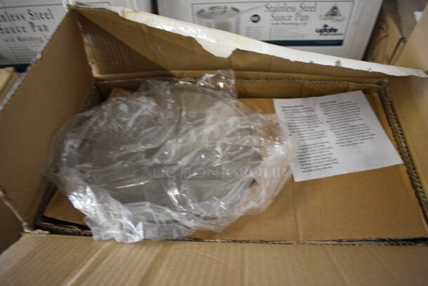 4 BRAND NEW IN BOX! Update SSP-4 Stainless Steel 4.5 Quart Sauce Pot w/ Lid. 16x8.5x5. 4 Times Your Bid! - Image 5 of 5