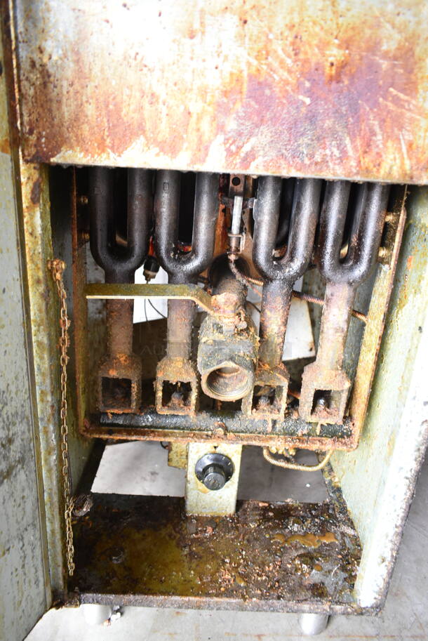 Black Diamond BRGF-120/NG Stainless Steel Commercial Floor Style Natural Gas Powered Deep Fat Fryer w/ 2 Metal Fry Baskets. 120,000 BTU.  - Image 6 of 7