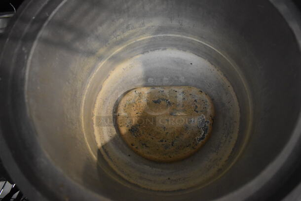 Vollrath Cayenne HS-11 Stainless Steel Commercial Countertop Soup Kettle Food Warmer w/ Lid. Does Not Have Drop In. 120 Volts, 1 Phase. Tested and Working! - Image 5 of 6