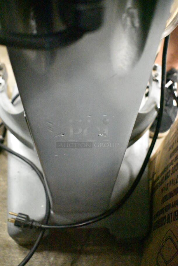 Hobart Metal Commercial Countertop 20 Quart Planetary Dough Mixer w/ Stainless Steel Mixing Bowl, Bowl Guard and Whisk Attachment. Tested and Working! - Image 10 of 12