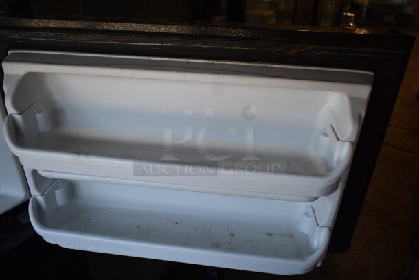 Frigidaire FFTR1814TB3 Metal Cooler Freezer Combo Unit. 115 Volts, 1 Phase. Tested and Working! - Image 3 of 5
