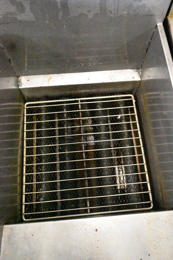 2016 Pitco Frialator 40D Stainless Steel Commercial Floor Style Propane Gas Powered Deep Fat Fryer on Commercial Casters. 115,000 BTU.  - Image 4 of 6