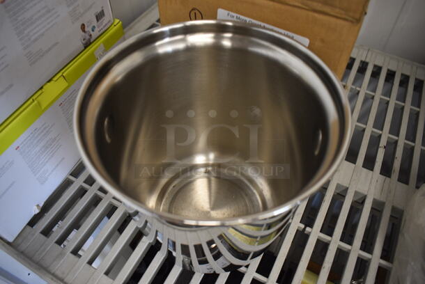 BRAND NEW IN BOX! Stainless Steel Ice Bucket. 9.5x8.5x8 - Image 2 of 3