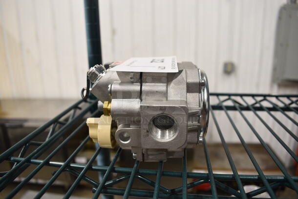 Robertshaw 700BMVR Metal Unit. 4x4.5x3 - Image 2 of 5