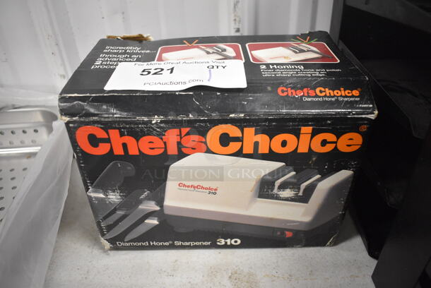 IN ORIGINAL BOX! Chef's Choice Countertop Knife Sharpener. 7x4x4. Tested and Working! - Image 2 of 4