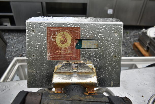 RT-P Stainless Steel Commercial Countertop Waffle Maker. 120 Volts, 1 Phase. Tested and Working! - Image 4 of 5