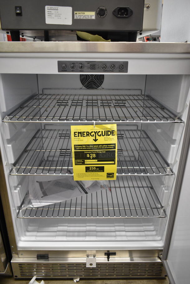 BRAND NEW SCRATCH AND DENT! Whynter BOR-53024-SSW 24" Built-in Outdoor 5.3 cu.ft. Beverage Refrigerator Cooler. 115 Volts 1 Phase. Tested and Working! - Image 4 of 8