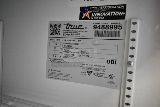 2018 True GDM-41SL-48-HC-LD Metal Commercial 2 Door Reach In Cooler Merchandiser w/ Poly Coated Racks. 115 Volts, 1 Phase. Tested and Powers On But Does Not Get Cold, Appears to be Out of Refrigerant
 - Image 5 of 5