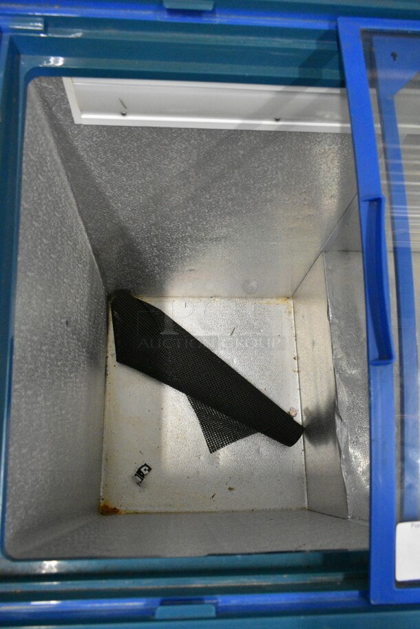 XS-208 Metal Commercial Freezer Merchandiser on Commercial Casters. 115 Volts, 1 Phase. Tested and Working! - Image 5 of 6