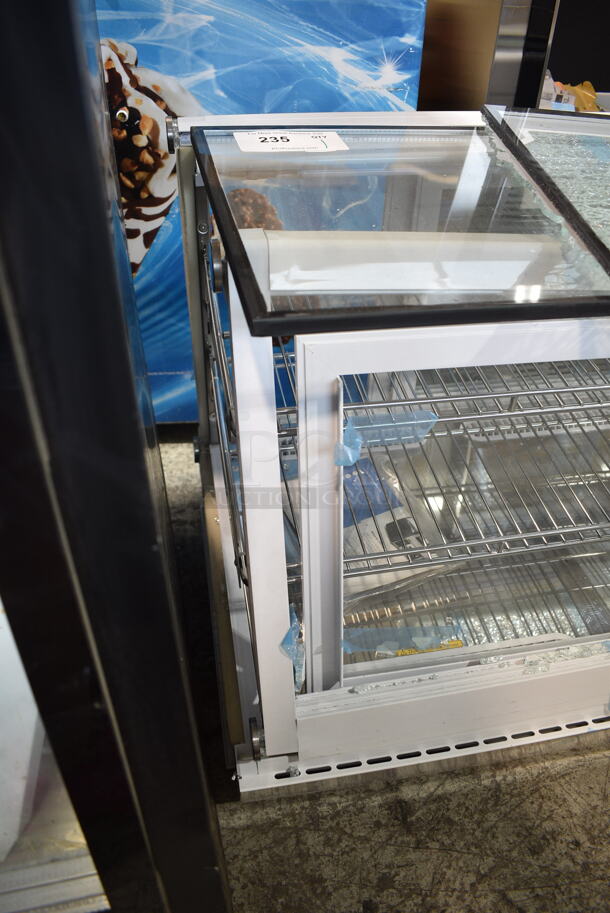 BRAND NEW SCRATCH AND DENT! Avantco 360BCSS60HCW Metal Commercial Countertop Refrigerated Display Case Merchandiser. 115 Volts, 1 Phase. See Pictures For Glass Damage. Tested and Powers On But Does Not Get Cold - Image 3 of 12