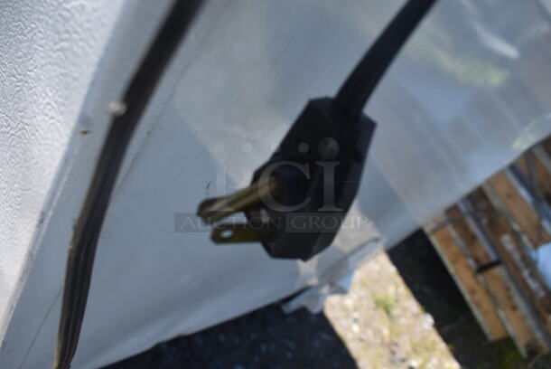 Sears 253.9284110 White Residential Freezer. 115 Volt 1 Phase. Tested and Working! - Image 6 of 7