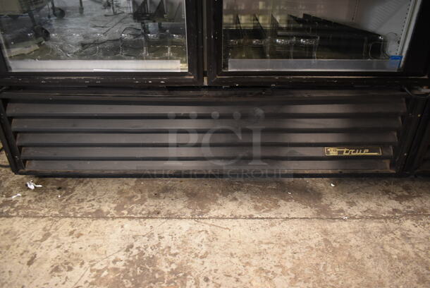 True GDM-49 ENERGY STAR Metal Commercial 2 Door Reach In Cooler Merchandiser w/ Poly Coated Racks. 115 Volts, 1 Phase. Tested and Working! - Image 4 of 9
