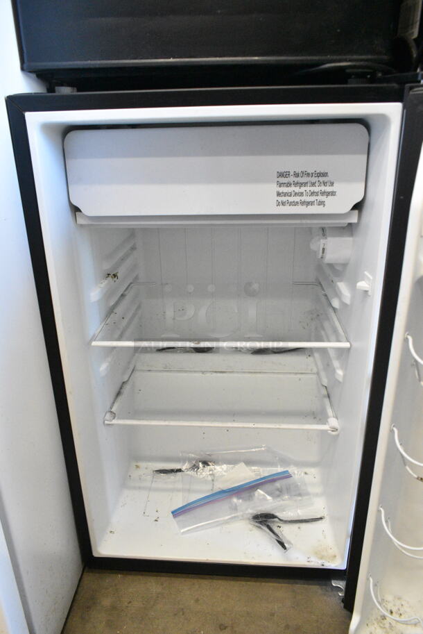 Mini Cooler. 115 Volts, 1 Phase. Tested and Powers On But Does Not Get Cold - Image 2 of 4