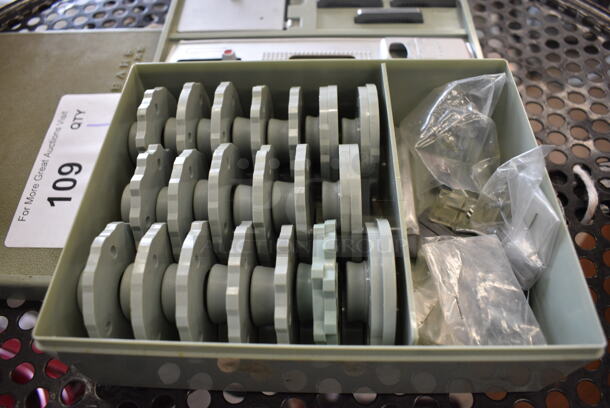 Sears Kenmore Green Poly Button Kit. 7.5x6x3.5 - Image 2 of 4