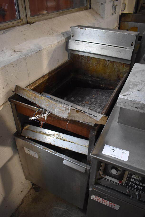 Cecilware EFP/EFS-65 Stainless Steel Commercial Electric Powered 65 Pound Capacity Floor Style Deep Fat Fryer on Commercial Casters. 20x37x47 - Image 2 of 7
