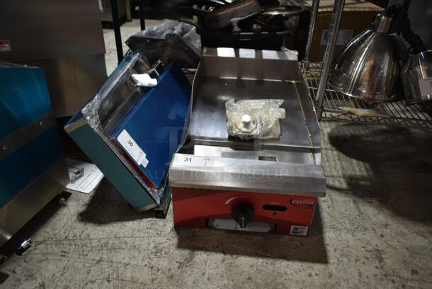 BRAND NEW SCRATCH AND DENT! Avantco 177FFDS1 Stainless Steel Commercial Countertop 15" Gas Powered Flat Top Griddle with Manual Controls. 30,000 BTU. - Image 5 of 9