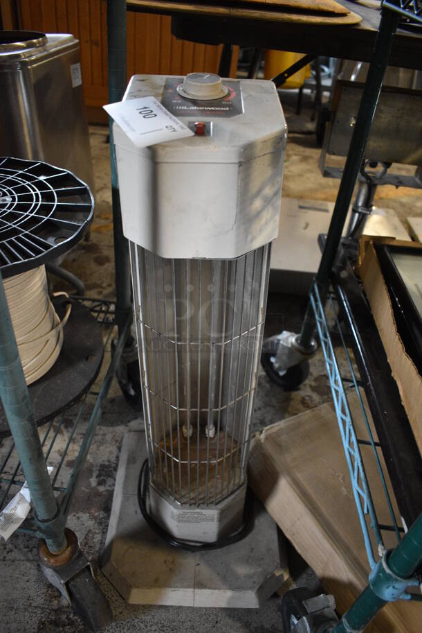 Lakewood Metal Floor Style Quartz Heater. 12x14x27