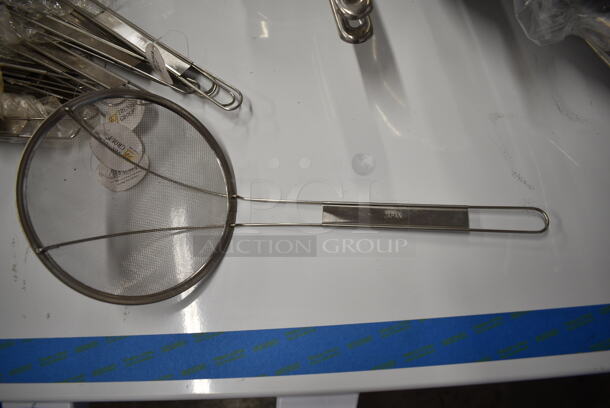 30 BRAND NEW SCRATCH AND DENT!  Items; 10 14" Wok, 2 1.5 Quart Sauce Pan, 18 Thunder Group 6.5" Round Skimmer. 30 Times Your Bid! - Image 9 of 10