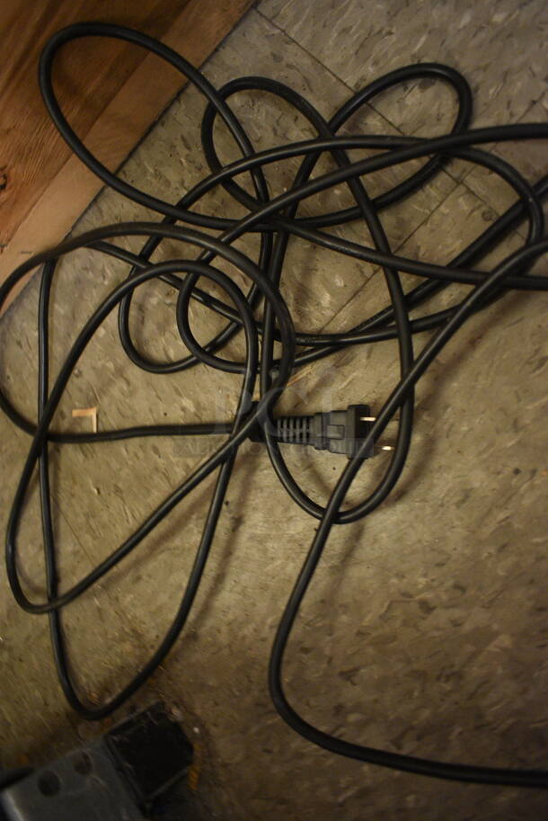 Intertek Vacuum Cleaner - Image 4 of 5