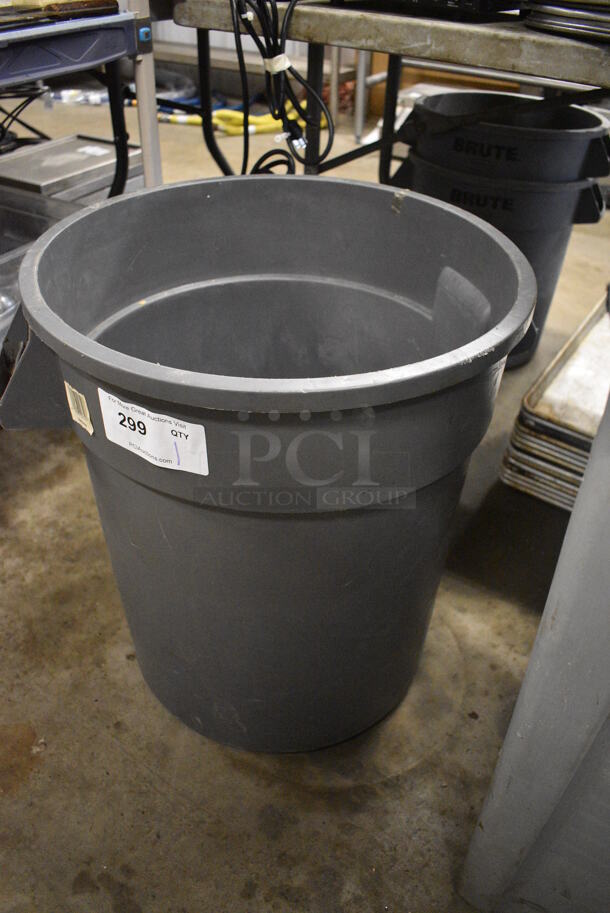 Gray Trash Can. 23x19x22.5 - Image 3 of 3