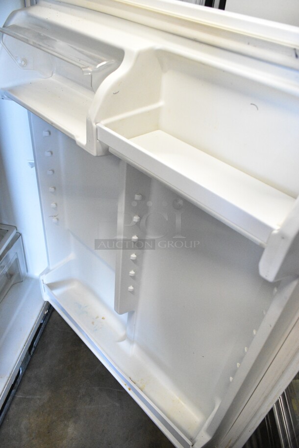 Maytag M1TXEGMYW01 Metal Cooler w/ Freezer. 115 Volts, 1 Phase. Tested and Powers On But Does Not Get Cold - Image 6 of 7