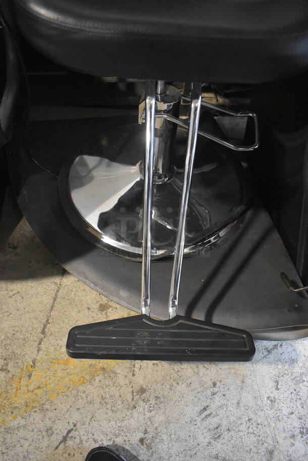 Professional Salon Styling Chair With Foot Rest.  - Image 4 of 4