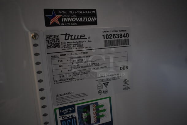 BRAND NEW! 2022 True GDM-12-HC Metal Commercial Single Door Reach In Cooler Merchandiser w/ Poly Coated Racks. 115 Volts, 1 Phase. Tested and Working! - Image 4 of 4