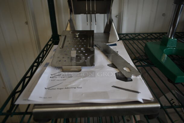 LIKE NEW! Edlund ARC-136 ARC Metal Countertop Manual Fruit and Vegetable Slicer with 3/16" Blades. - Image 4 of 6
