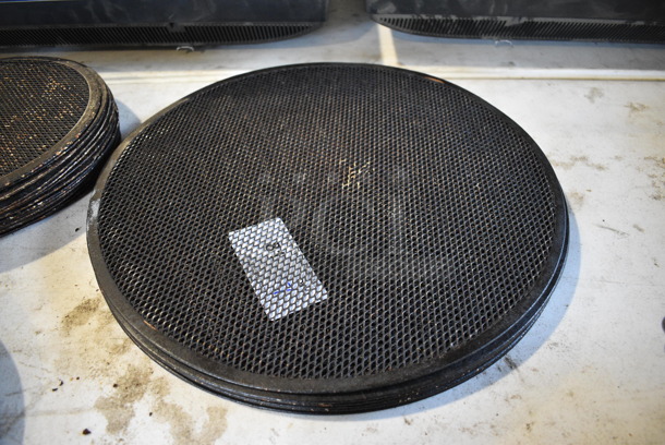 7 Metal Round Mesh Pizza Pie Screens. 18x18. 7 Times Your Bid! - Image 3 of 3