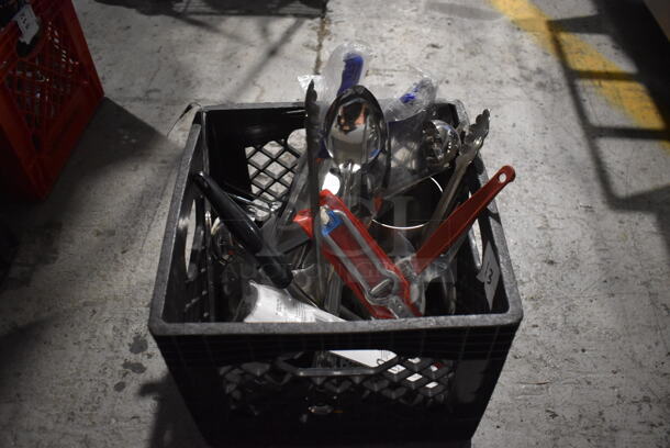 ALL ONE MONEY! Crate of Various BRAND NEW Items Including Tongs, Ladles and Metal Pitcher - Image 5 of 5