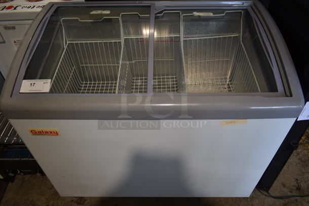 Galaxy 177ICFC9HC Metal Commercial Chest Freezer Merchandiser w/ 2 Poly Coated Baskets. 110 Volts, 1 Phase. Tested and Working! - Image 2 of 9