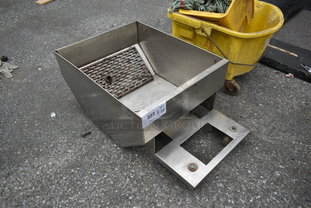 Stainless Steel Fryer Oil Filtration Caddy. - Image 2 of 3