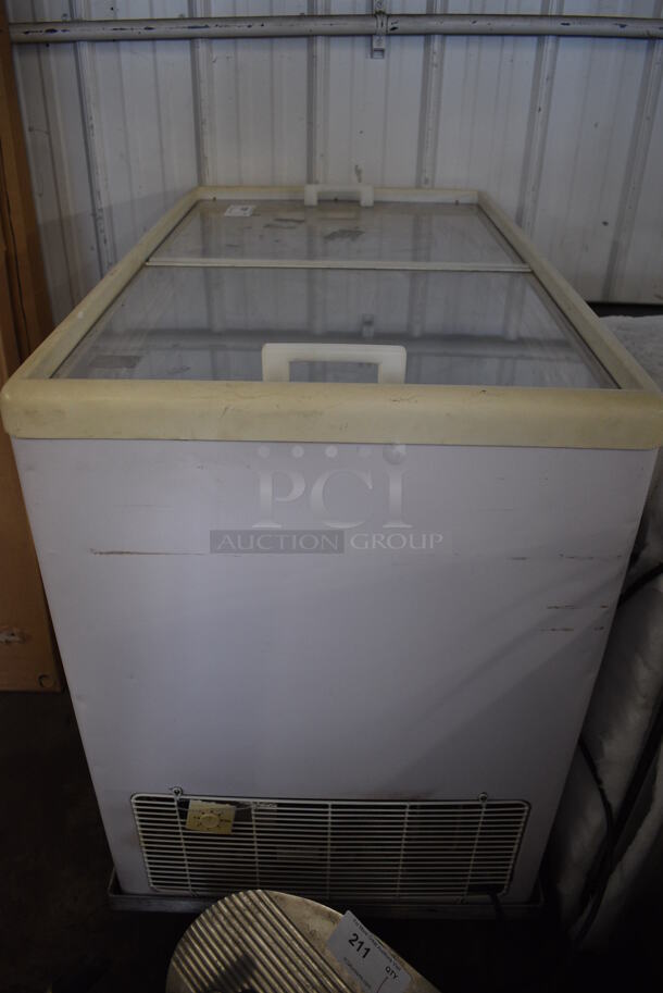 Model ISL 11 Metal Commercial Chest Freezer Merchandiser on Commercial Casters. 120 Volts, 1 Phase. 41x25x38. Tested and Working! - Image 3 of 8