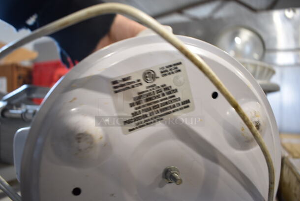 White Metal Countertop Slow Cooker w/ Glass Lid. 9x8x8 - Image 4 of 4