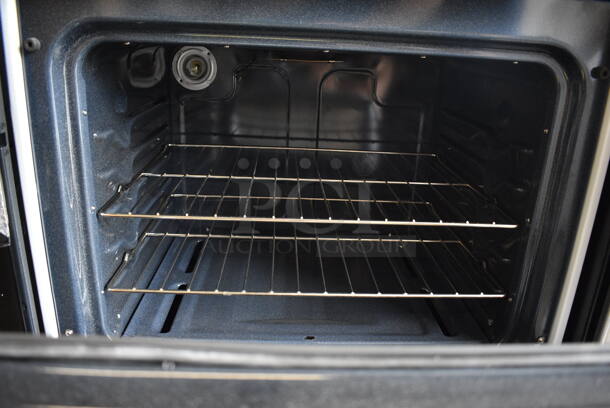 BRAND NEW SCRATCH AND DENT! Hotpoint Model JGBS30REK4SS White Metal Gas Powered 4 Burner Range w/ Oven. 30x27x45 - Image 7 of 10