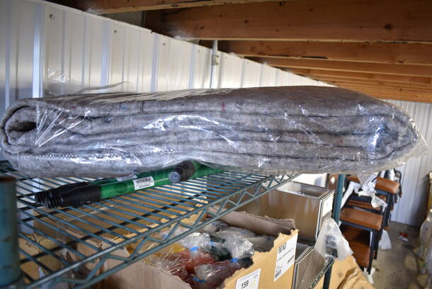 ALL ONE MONEY! Tier Lot of 4 Items; 3 53000246 54" Green Fiberglass Handle and 1 Carpet Pad - Image 4 of 6
