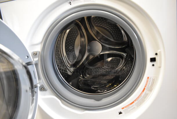 BRAND NEW SCRATCH AND DENT! 2023 KoolMore FLC-3CWH Metal Front Load Washer Dryer Combination. 120 Volts, 1 Phase. - Image 6 of 12