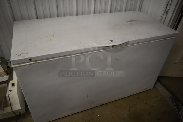 2017 Kenmore 253.12812510 Metal Chest Freezer w/ Hinge Lid. 115 Volts, 1 Phase. Tested and Working! - Image 1 of 4