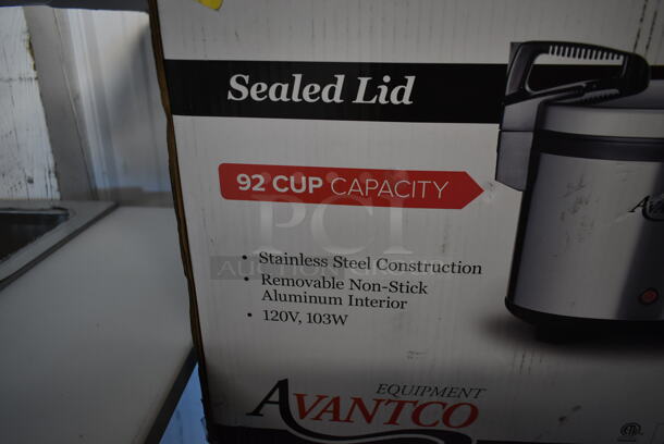 BRAND NEW SCRATCH AND DENT! Avantco 177RW92 Stainless Steel Commercial Countertop Rice Cooker. 120 Volts, 1 Phase. Tested and Working! - Image 6 of 11