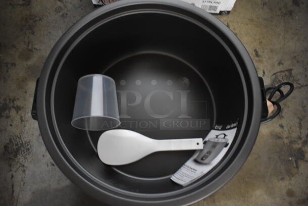 BRAND NEW SCRATCH AND DENT! Avantco 177RCA90 Stainless Steel Commercial Countertop Electric Powered 90 Cup Rice Cooker. 240 Volts, 1 Phase.  - Image 5 of 7