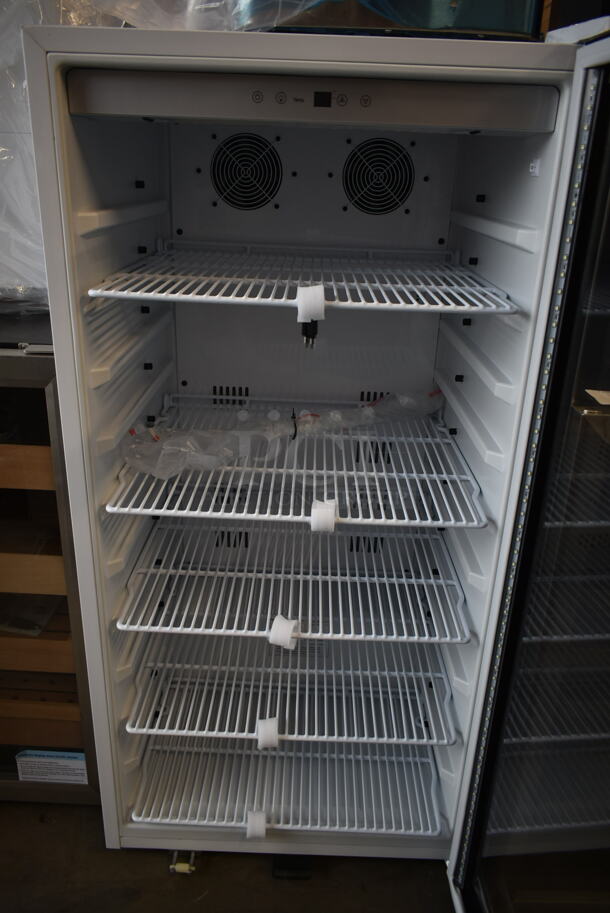 BRAND NEW SCRATCH AND DENT! Whynter CBM-815WS Freestanding 8.1 CF Commercial Beverage Merchandiser. 115 Volts, 1 Phase. Tested and Working! - Image 4 of 6